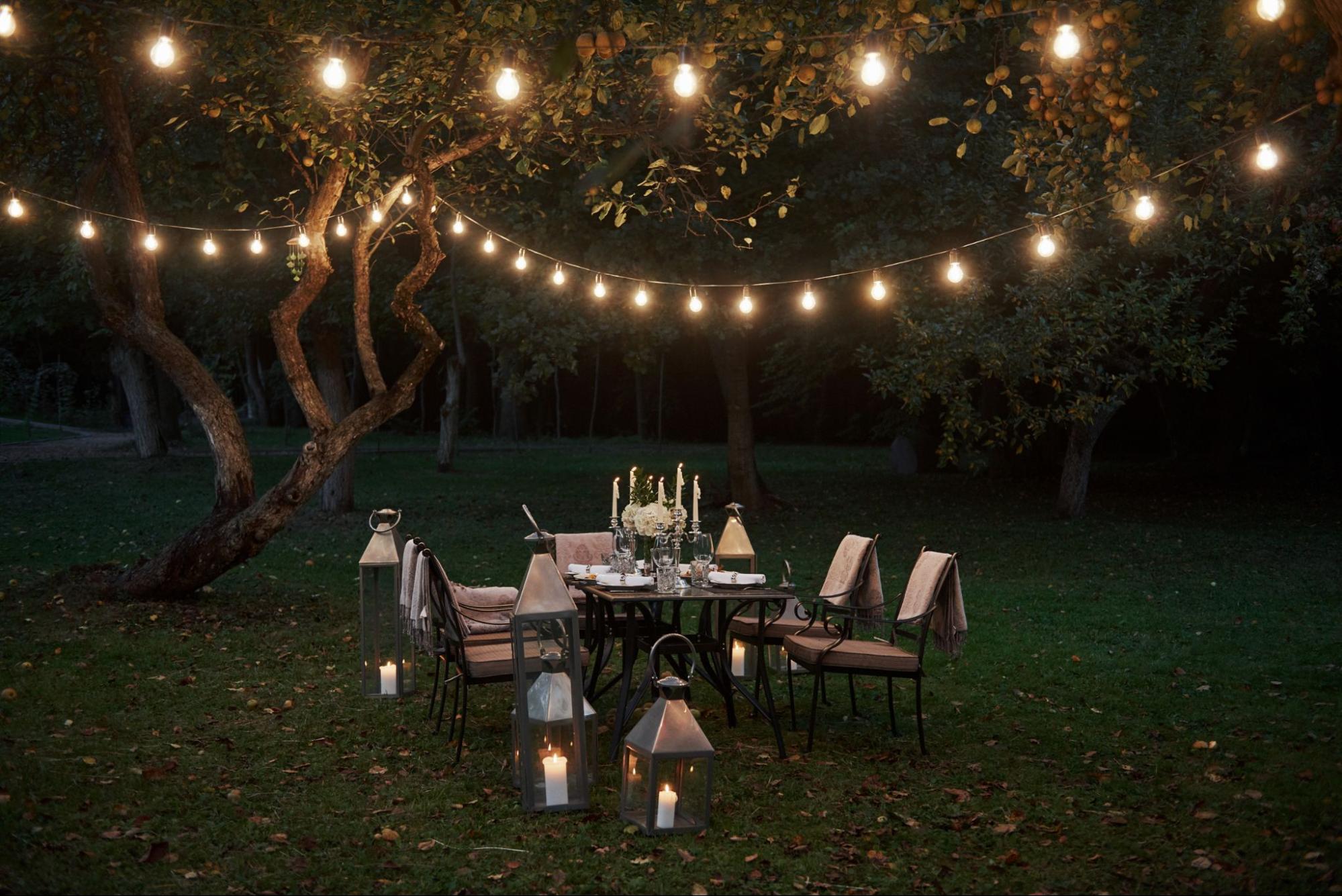 Enchanting String Lights and Lanterns: Birthday Decor Unforgettable ideas for a happy celebration in the UAE. 