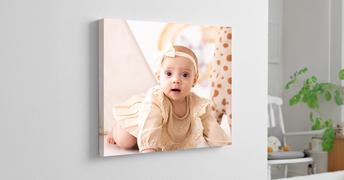 Turn your baby’s favourite photo into stunning canvas wall art in the UAE.